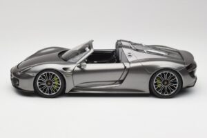 Porsche 918 Spyder Liquid Metal Strieborný Minichamps 1:18 110062430 Kov – obrázok 4 z 8