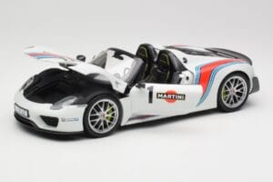 Porsche 918 Spyder Weissach Package Martini Minichamps 1:18 110062440 Kov – obrázok 2 z 8