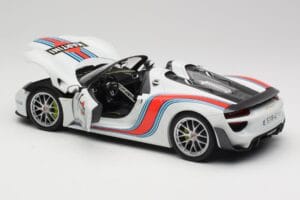 Porsche 918 Spyder Weissach Package Martini Minichamps 1:18 110062440 Kov – obrázok 5 z 8