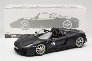 Porsche 918 Spyder Weissach Package Matt Black Minichamps 1:18 110062444 Kov – obrázok 8 z 8
