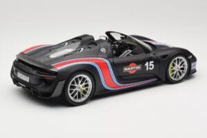 Porsche 918 Spyder Weissach Package Matt Black With Martini Stripes Minichamps 1:18 110062445 Kov – obrázok 3 z 8