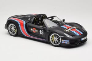 Porsche 918 Spyder Weissach Package Matt Black With Martini Stripes Minichamps 1:18 110062445 Kov – obrázok 6 z 8