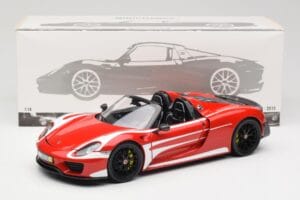 Porsche 918 Spyder Weissach Package Červený & Biele Pruhy Minichamps 1:18 110062442 Kov – obrázok 9 z 9