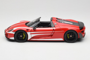 Porsche 918 Spyder Weissach Package Červeno-Biele Pruhy Minichamps 1:18 110062442-O1 Kov – obrázok 4 z 8