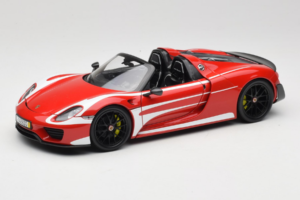 Porsche 918 Spyder Weissach Package Červeno-Biele Pruhy Minichamps 1:18 110062442-O1 Kov