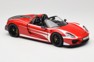 Porsche 918 Spyder Weissach Package Červeno-Biele Pruhy Minichamps 1:18 110062442-O1 Kov – obrázok 6 z 8
