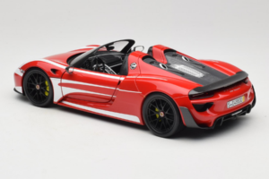 Porsche 918 Spyder Weissach Package Červeno-Biele Pruhy Minichamps 1:18 110062442-O1 Kov – obrázok 7 z 8