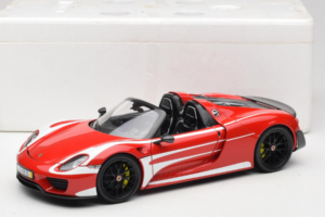 Porsche 918 Spyder Weissach Package Červeno-Biele Pruhy Minichamps 1:18 110062442-O1 Kov – obrázok 8 z 8