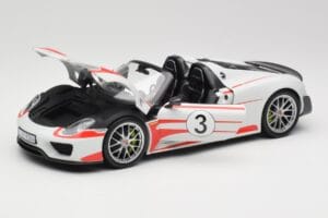 Porsche 918 Spyder Weissach Package Salzburg Minichamps 1:18 110062441 Kov – obrázok 2 z 8