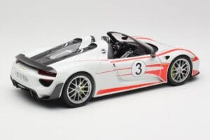 Porsche 918 Spyder Weissach Package Salzburg Minichamps 1:18 110062441 Kov – obrázok 3 z 8