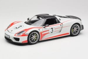 Porsche 918 Spyder Weissach Package Salzburg Minichamps 1:18 110062441 Kov
