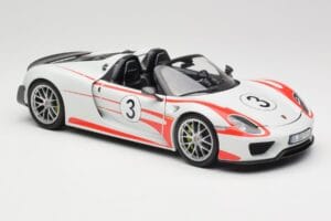 Porsche 918 Spyder Weissach Package Salzburg Minichamps 1:18 110062441 Kov – obrázok 6 z 8