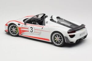 Porsche 918 Spyder Weissach Package Salzburg Minichamps 1:18 110062441 Kov – obrázok 7 z 8