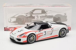 Porsche 918 Spyder Weissach Package Salzburg Minichamps 1:18 110062441 Kov – obrázok 8 z 8
