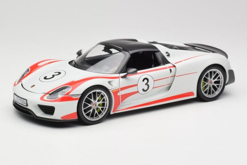 Porsche 918 Spyder Weissach Package Salzburg Minichamps 1:18 110062441 Kov
