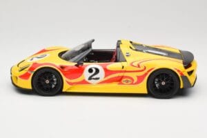 Porsche 918 Spyder Weissach Package Žltý S Pruhmi Minichamps 1:18 110062446 Kov – obrázok 4 z 8