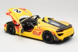 Porsche 918 Spyder Weissach Package Žltý S Pruhmi Minichamps 1:18 110062446 Kov – obrázok 5 z 8