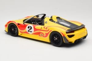 Porsche 918 Spyder Weissach Package Žltý S Pruhmi Minichamps 1:18 110062446 Kov – obrázok 7 z 8