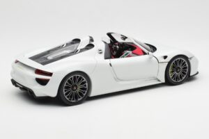 Porsche 918 Spyder Biely Minichamps 1:18 110062436 Kov – obrázok 3 z 8