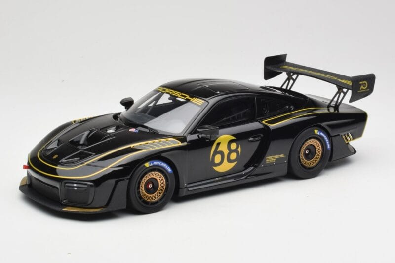 Porsche 935/19 Čierny so Zlatými Pruhmi Minichamps 1:18 155067568 Kov
