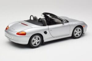 Porsche Boxster 986 Kabriolet Arctic Strieborný Metalíza UT Models 1:18 27852 Kov – obrázok 3 z 8