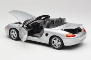 Porsche Boxster 986 Kabriolet Arctic Strieborný Metalíza UT Models 1:18 27852 Kov – obrázok 5 z 8