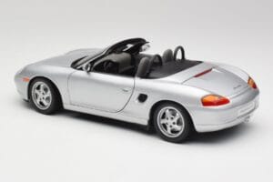 Porsche Boxster 986 Kabriolet Arctic Strieborný Metalíza UT Models 1:18 27852 Kov – obrázok 7 z 8