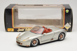 Porsche Boxster 986 Concept Strieborný Maisto 1:18 50231 Kov – obrázok 8 z 8