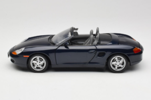 Porsche Boxster 986 S Night Blue UT Models 1:18 WAP021006-R1 Kov – obrázok 4 z 8