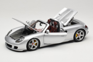 Porsche Carrera GT Silver Metallic Minichamps 1:18 WAP02103014 Kov – obrázok 2 z 8