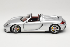 Porsche Carrera GT Silver Metallic Minichamps 1:18 WAP02103014 Kov – obrázok 4 z 8
