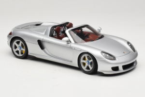 Porsche Carrera GT Silver Metallic Minichamps 1:18 WAP02103014 Kov – obrázok 6 z 8