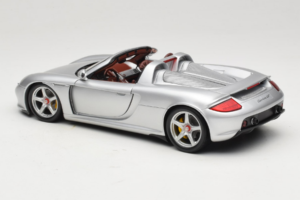 Porsche Carrera GT Silver Metallic Minichamps 1:18 WAP02103014 Kov – obrázok 7 z 8