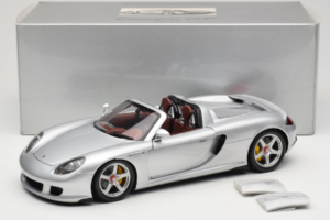 Porsche Carrera GT Silver Metallic Minichamps 1:18 WAP02103014 Kov – obrázok 8 z 8