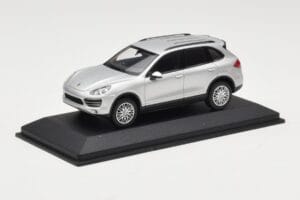Porsche Cayenne 958 Strieborný Minichamps 1:43 WAP0200020B Kov – obrázok 2 z 4
