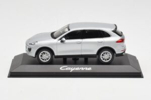 Porsche Cayenne 958 Strieborný Minichamps 1:43 WAP0200020E Kov
