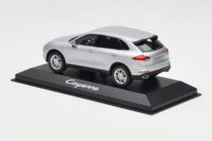 Porsche Cayenne 958 Strieborný Minichamps 1:43 WAP0200020E Kov – obrázok 3 z 4