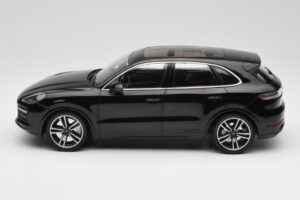 Porsche Cayenne 958 Turbo S Čierny Minichamps 1:18 155066070 Kov – obrázok 3 z 6