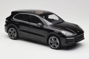 Porsche Cayenne 958 Turbo S Čierny Minichamps 1:18 155066070 Kov – obrázok 4 z 6