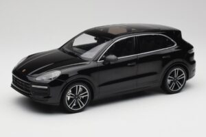 Porsche Cayenne 958 Turbo S Čierny Minichamps 1:18 155066070 Kov