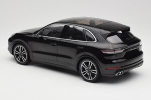 Porsche Cayenne 958 Turbo S Čierny Minichamps 1:18 155066070 Kov – obrázok 5 z 6