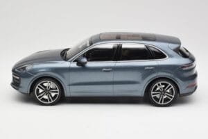 Porsche Cayenne 958 Turbo S Blue Metallic Minichamps 1:18 155066071 Kov – obrázok 3 z 6