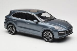 Porsche Cayenne 958 Turbo S Blue Metallic Minichamps 1:18 155066071 Kov – obrázok 4 z 6