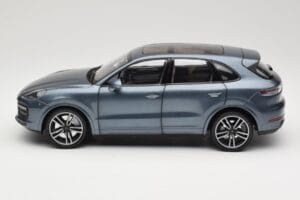 Porsche Cayenne 958 Turbo S Blue Metallic Minichamps 1:18 110066070 Kov – obrázok 4 z 8
