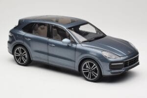 Porsche Cayenne 958 Turbo S Blue Metallic Minichamps 1:18 110066070 Kov – obrázok 6 z 8