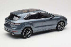 Porsche Cayenne 958 Turbo S Blue Metallic Minichamps 1:18 155066071 Kov – obrázok 2 z 6