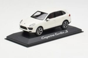 Porsche Cayenne 958 Turbo S Biely Minichamps 1:43 WAP0200220C Kov – obrázok 2 z 4