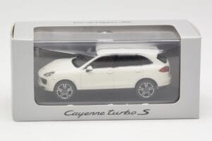 Porsche Cayenne 958 Turbo S Biely Minichamps 1:43 WAP0200220C Kov – obrázok 4 z 4
