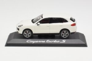 Porsche Cayenne 958 Turbo S Biely Minichamps 1:43 WAP0200220C Kov