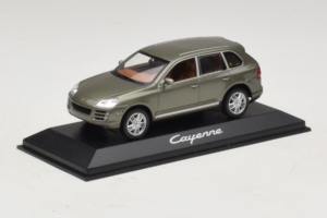 Porsche Cayenne Grey Metallic Minichamps 1:43 WAP02061317 Kov – obrázok 2 z 4